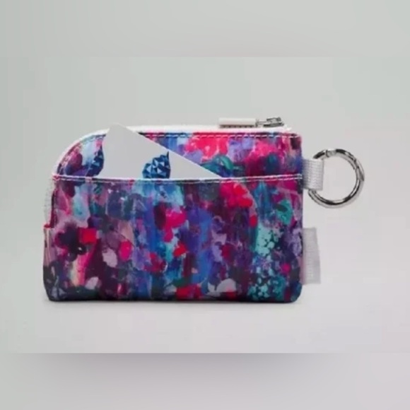 NWT Lululemon Clippable Card Pouch | Flower Glide Multi/Vapor - Picture 3 of 4